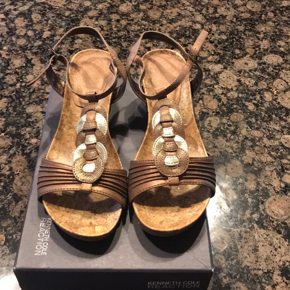 S6.5 Gold Bronze Wedge Sandals Kenneth Cole VEUC